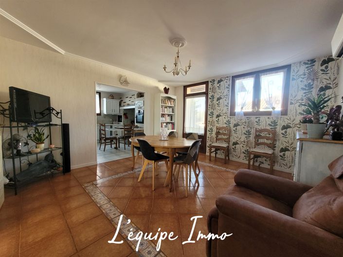 Image No.8-5 Bed House for sale