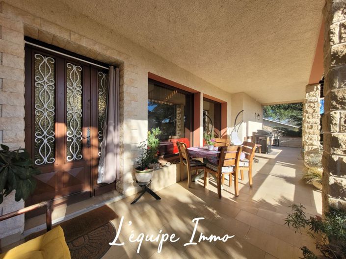 Image No.9-5 Bed House for sale