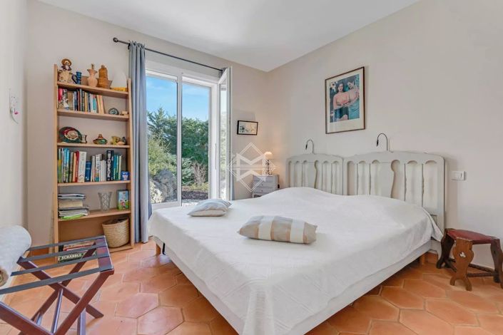 Image No.11-4 Bed House for sale