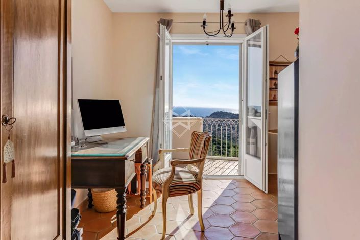 Image No.12-4 Bed House for sale