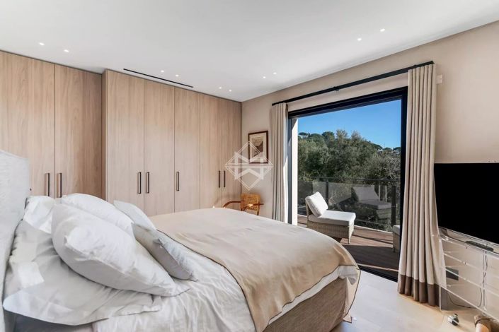 Image No.11-6 Bed House for sale