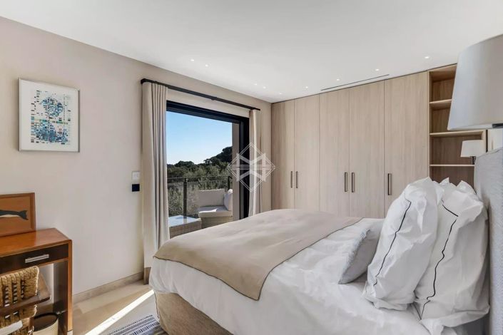 Image No.12-6 Bed House for sale