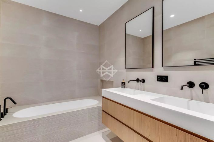 Image No.15-6 Bed House for sale