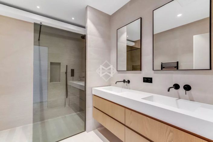 Image No.16-6 Bed House for sale