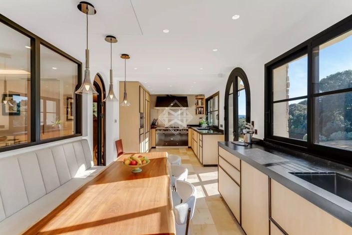 Image No.8-6 Bed House for sale