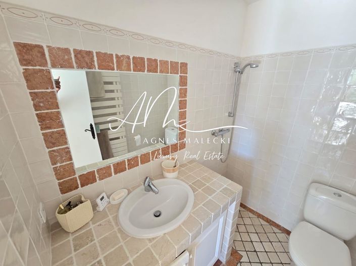 Image No.10-3 Bed House for sale