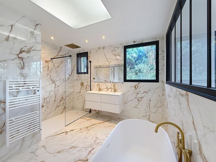 Image No.10-4 Bed House for sale