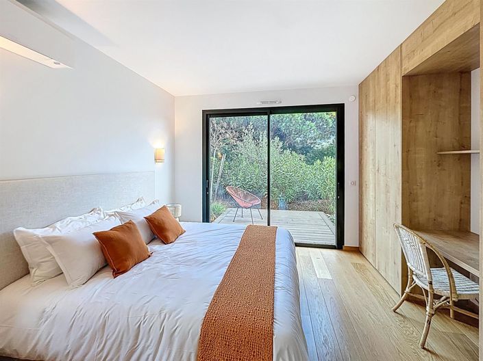 Image No.16-4 Bed House for sale