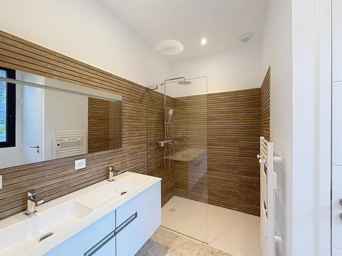 Image No.17-4 Bed House for sale