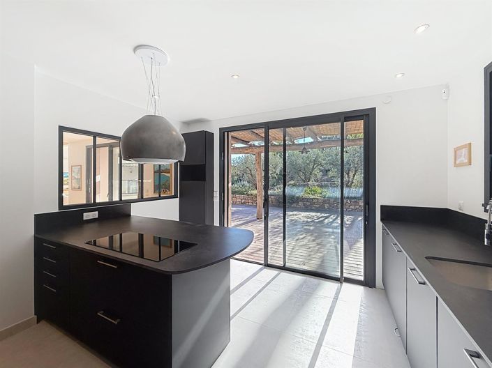 Image No.8-4 Bed House for sale