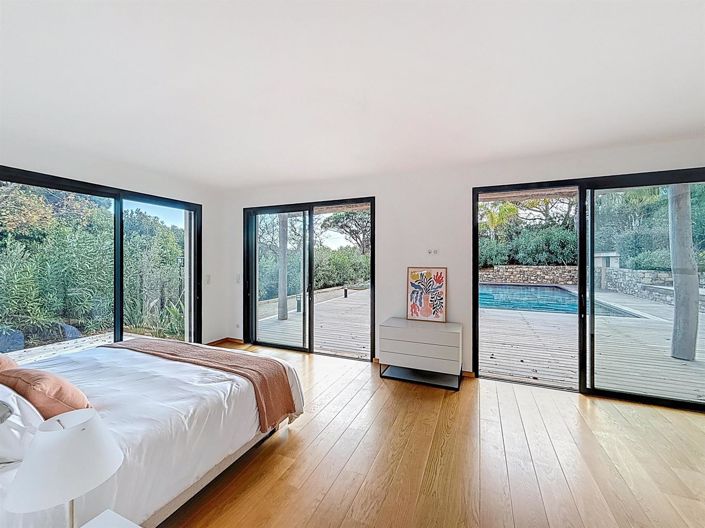 Image No.9-4 Bed House for sale