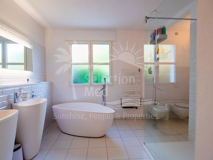 Image No.15-4 Bed House for sale