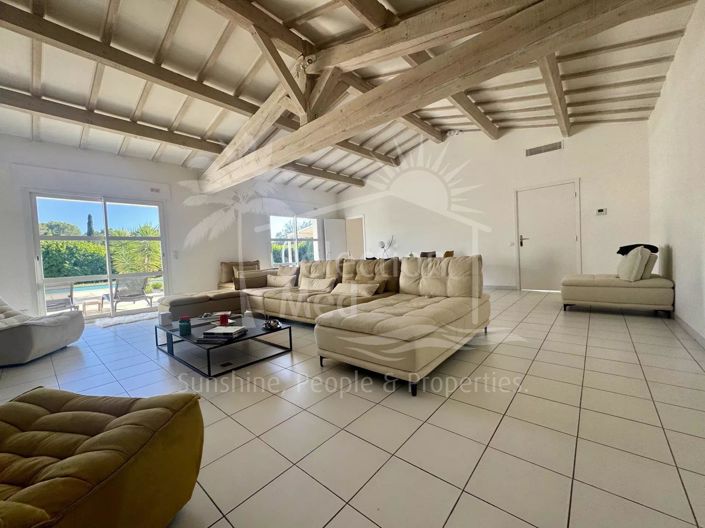 Image No.2-4 Bed House for sale