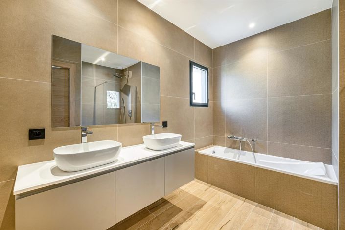 Image No.7-3 Bed House for sale