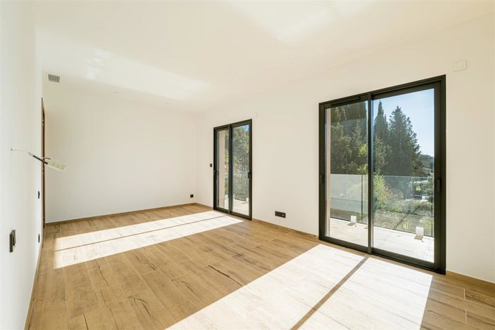 Image No.8-3 Bed House for sale