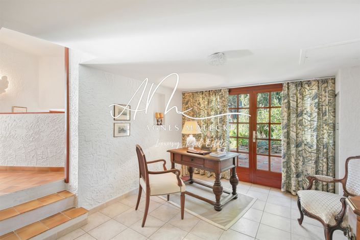 Image No.17-5 Bed House for sale