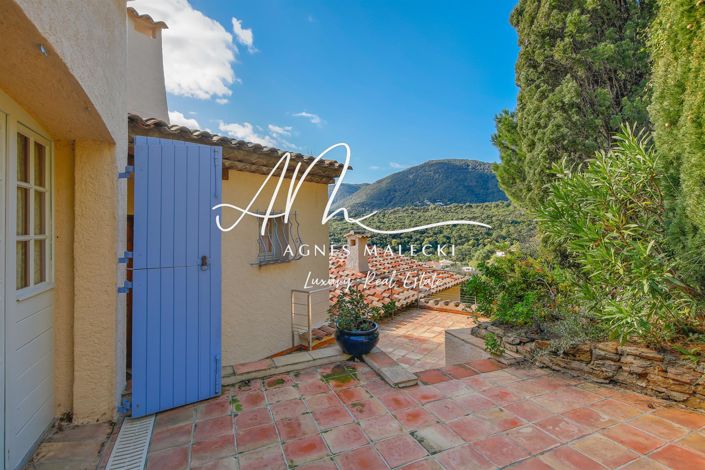 Image No.18-5 Bed House for sale