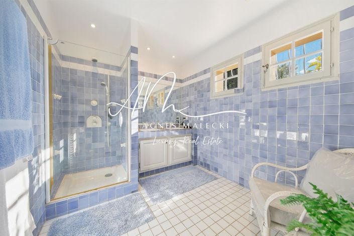 Image No.21-5 Bed House for sale