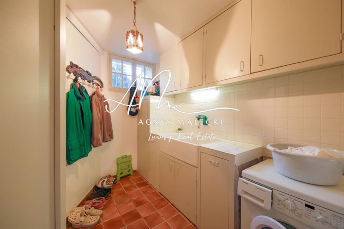 Image No.22-5 Bed House for sale