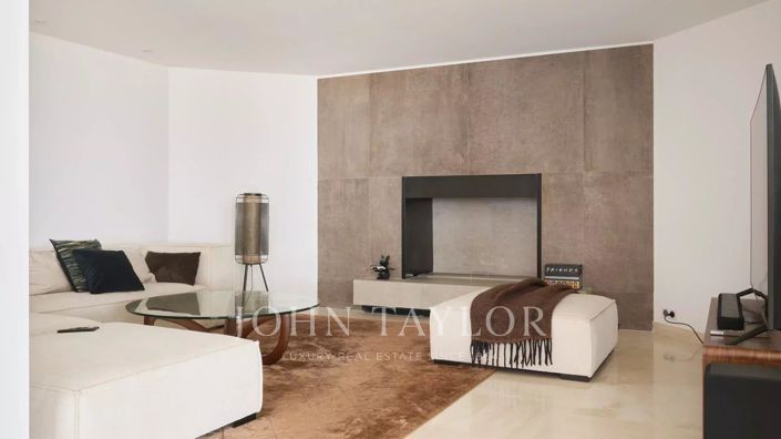 Image No.9-4 Bed House for sale