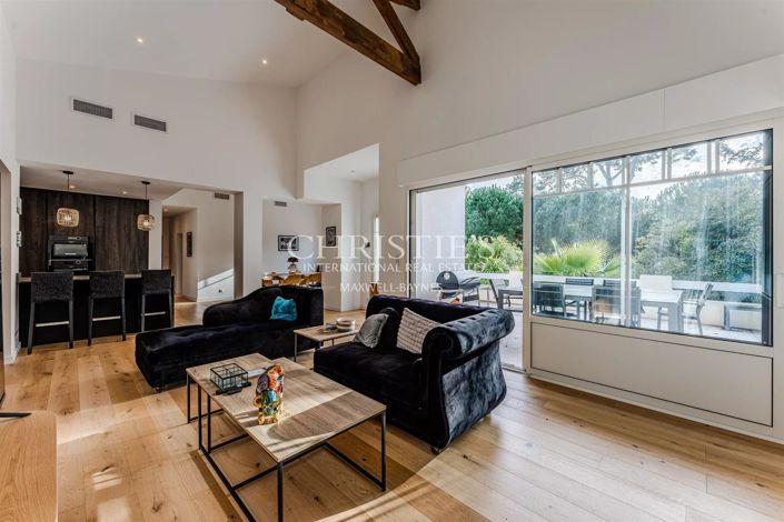 Image No.2-4 Bed House for sale