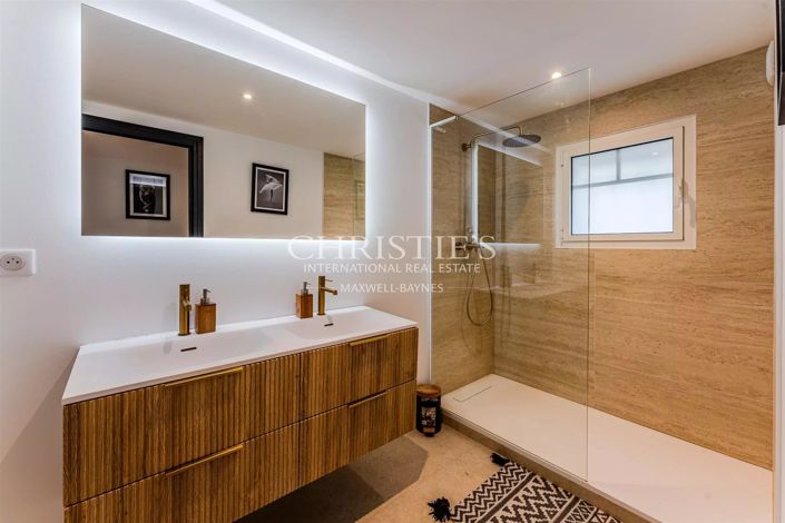 Image No.6-4 Bed House for sale