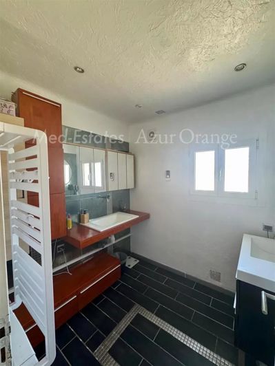 Image No.24-4 Bed House for sale