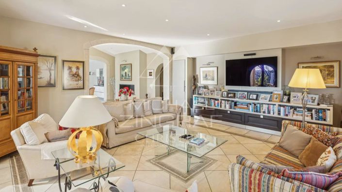 Image No.5-6 Bed House for sale