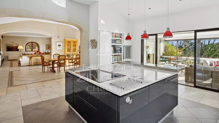 Image No.6-6 Bed House for sale