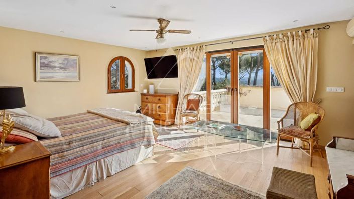 Image No.8-6 Bed House for sale