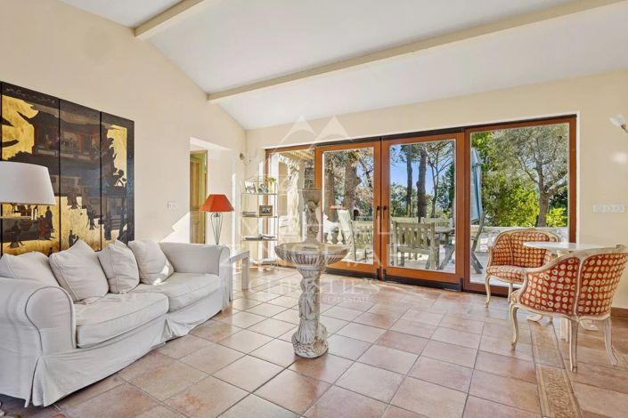 Image No.9-6 Bed House for sale