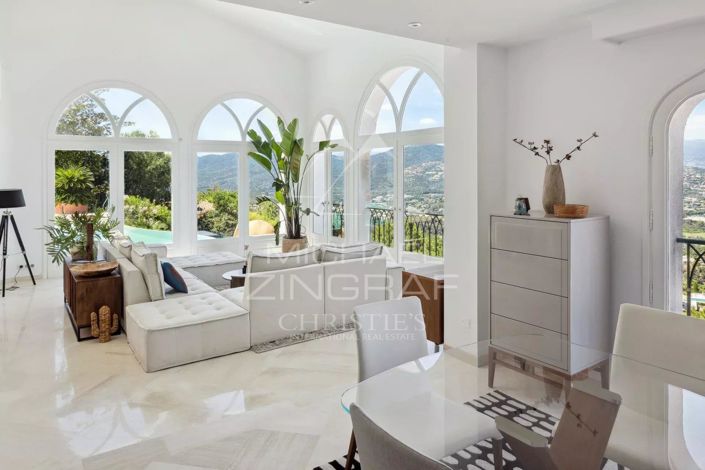 Image No.8-5 Bed House for sale