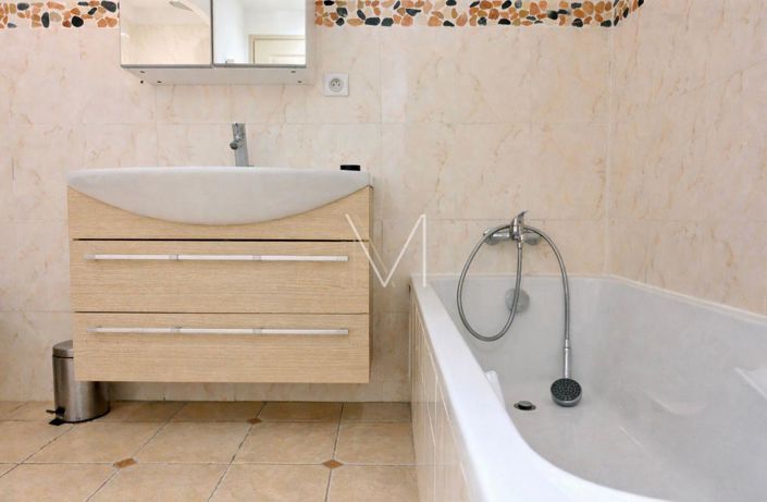 Image No.18-5 Bed House for sale