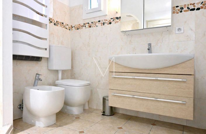 Image No.19-5 Bed House for sale