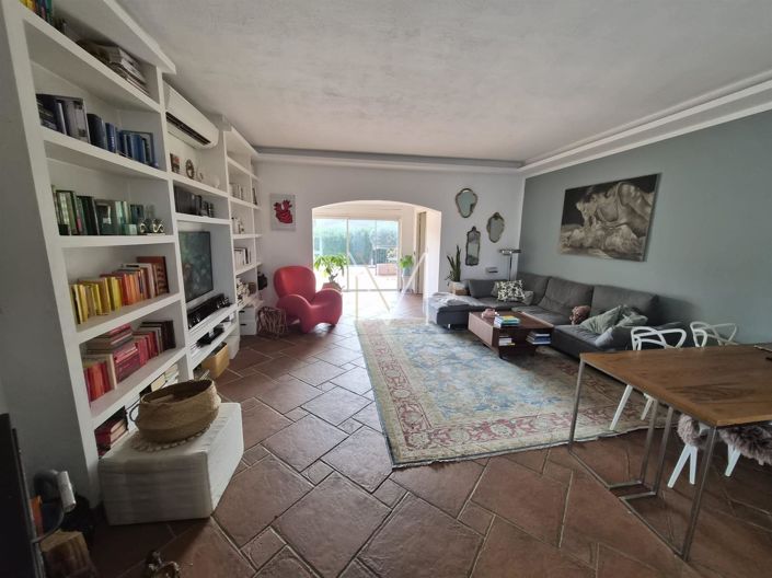 Image No.5-5 Bed House for sale