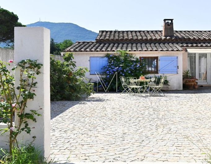 Image No.9-5 Bed House for sale