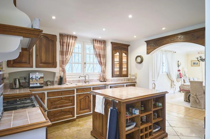 Image No.11-6 Bed Apartment for sale