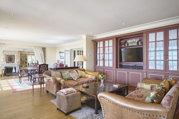 Image No.9-6 Bed House for sale