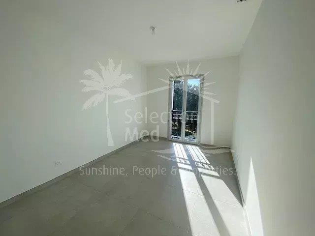 Image No.12-4 Bed House for sale