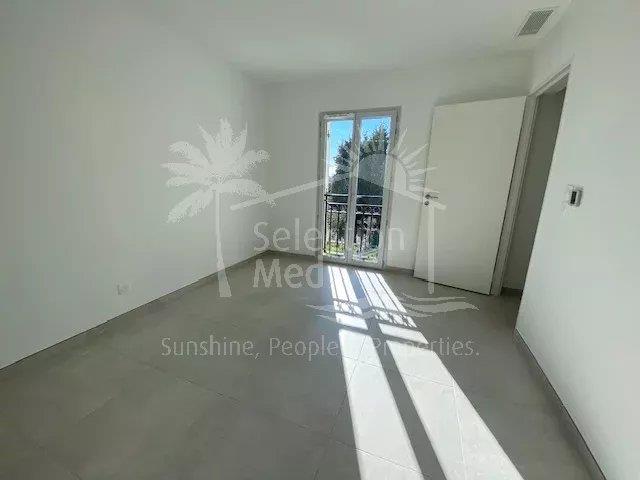 Image No.13-4 Bed House for sale