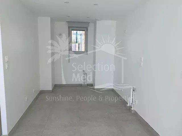 Image No.8-4 Bed House for sale