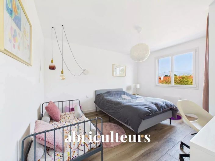 Image No.11-4 Bed House for sale