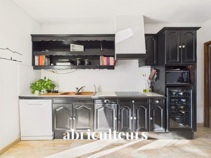 Image No.11-3 Bed House for sale