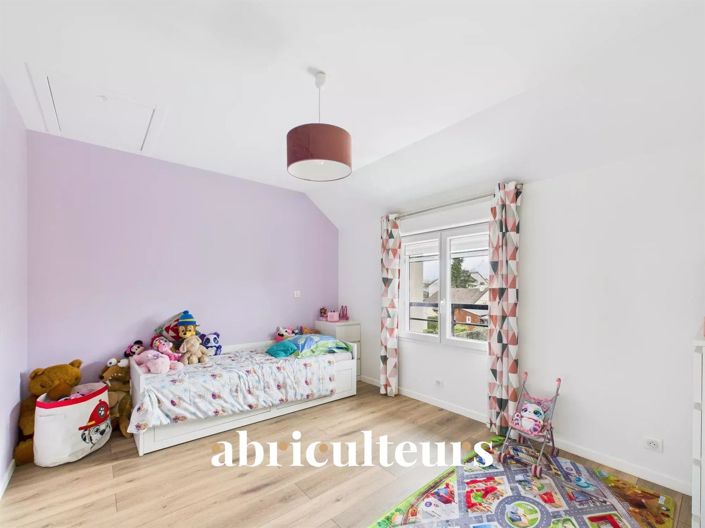 Image No.16-4 Bed House for sale