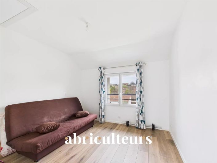 Image No.17-4 Bed House for sale