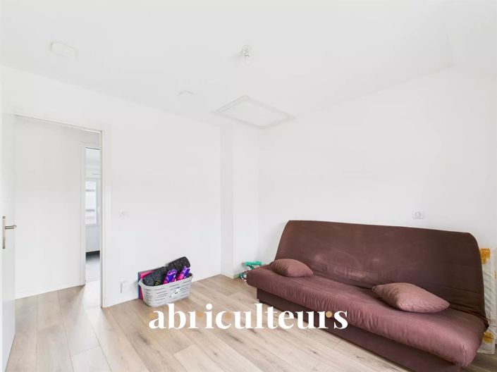 Image No.18-4 Bed House for sale