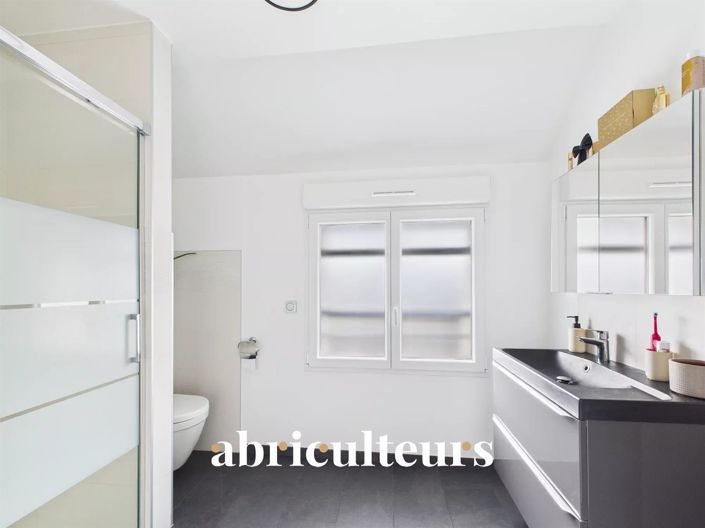 Image No.20-4 Bed House for sale