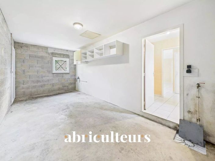 Image No.10-3 Bed House for sale