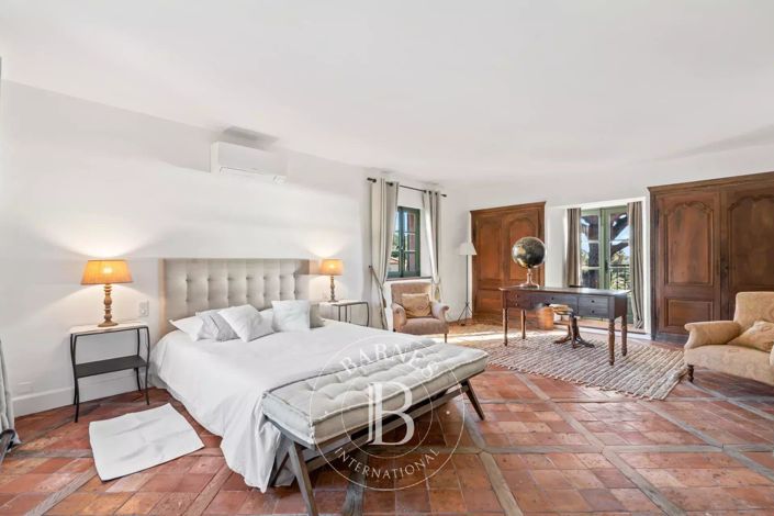 Image No.5-5 Bed House for sale