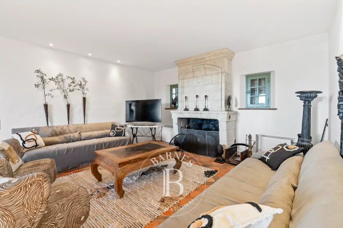 Image No.6-5 Bed House for sale